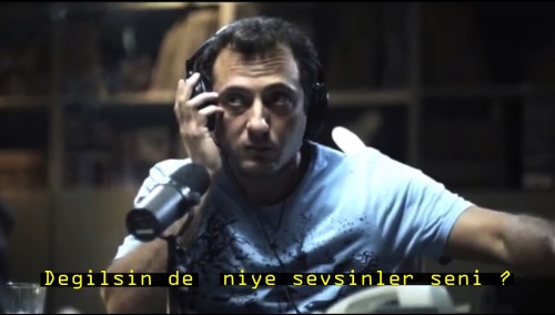 ziplayanfil:Niye sevsinler beni ?