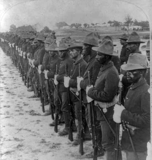 blackourstory:  deweydell25:  Great vintage photo of African American Buffalo soldiers during the Sp