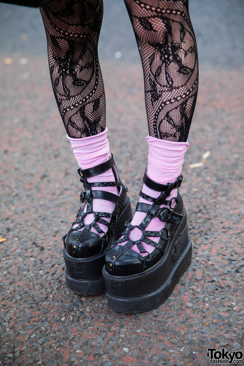 tokyo-fashion: 19-year-old Japanese fashion school student Kaede on the street in Harajuku wearing a