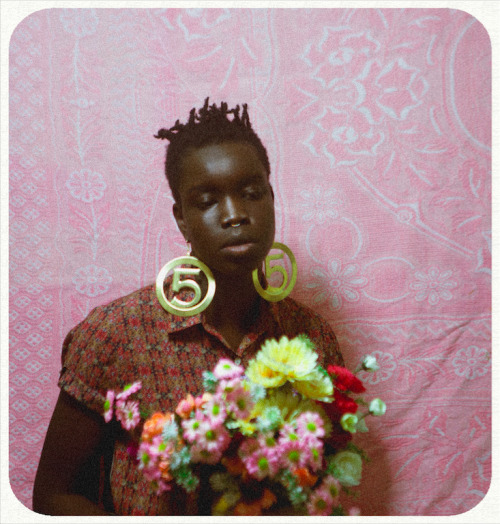 atongatem:self portraits with flowers