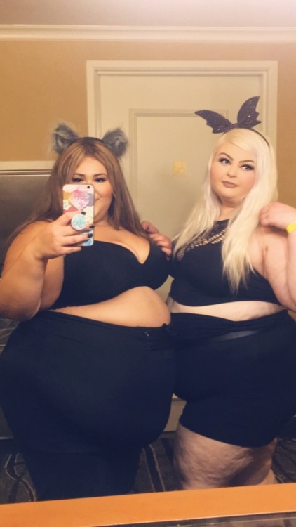 bigcutieluscious: My Halloween looks for this year were all about showcasing how round my belly is