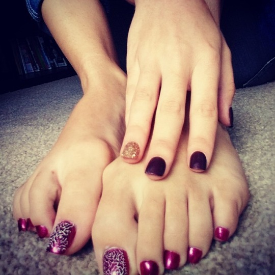imaginingfeet: I did my nails myself, I hope you enjoy them!❤❤👣👣 