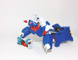 aeonmagnus:  When Transformers play with