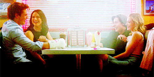 musingmola:i would be happier if it were just the four of us at a booth at pop’s