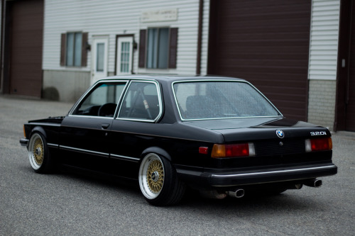 hakunamiata:  iamcharlesscott:  Some progress shots. Still a lot of work to do, but I drove her around a bit the other day.  those triple webers just have to sound heavenly.