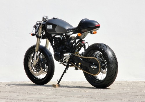 THE BLACK BULL – HONDA GL-200 (TIGER) ’98.(via THE BLACK BULL – HONDA GL-200 (TIGER) ’98 | StudioMot