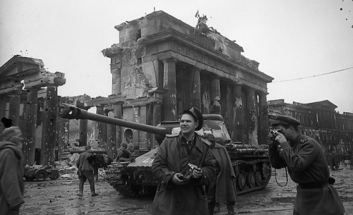 Soviet soldiers in Berlin