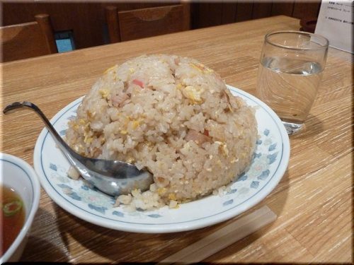 中華料理屋「これが500円の炒飯だョ。たくさん食べてネ～」