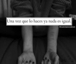 solo-una-gorda-suicida-mas:  Nada vuelve a  ser lo mismo, tu mente cambia la forma de pensar, tus sentimientos cambian, tu forma de ver las cosas cambia, te vuelves mas fria,mas distante, te vuelves mas serrada, te vuelves antisocial en fin tu vida cambia