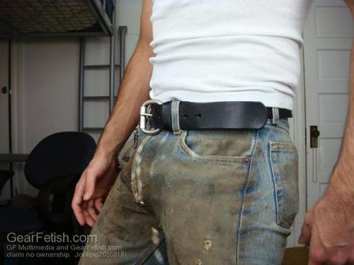 razorsedgesex: You know how to use that belt?