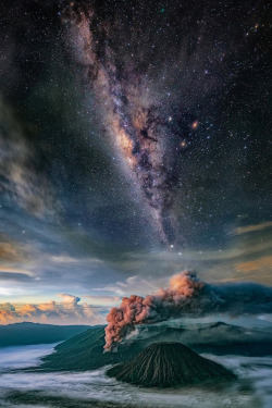 lsleofskye:  Bromo - an active volcano during eruption, Java - Indonesia