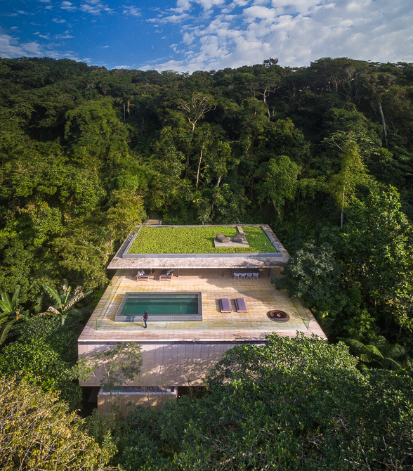 enochliew:  Casa em Guarujá by Studio MK27   The main living space and outdoor deck
