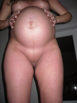 sexypregnanthotties: For more sexy pregnant