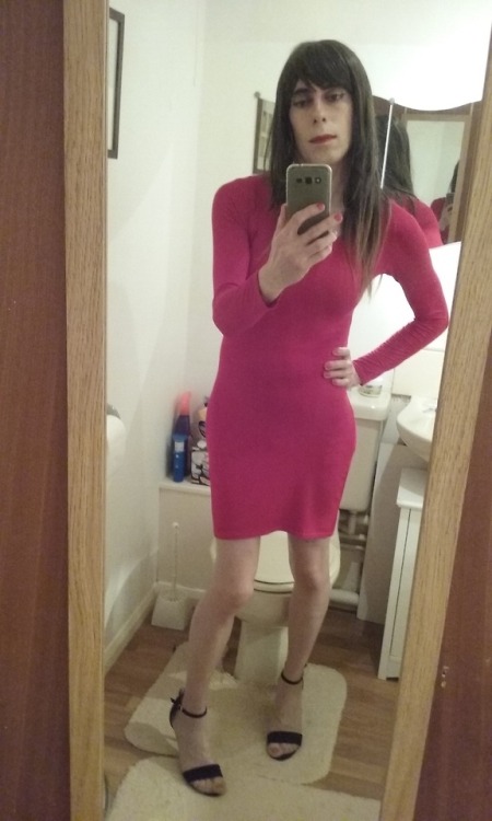 Another set of my red bodycon dress for you to enjoy!