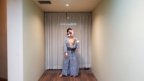 gmang66:日本吃吃喝喝温泉行 更新一波 在同胞们各种喧哗的走廊里来一波露出 老婆大人也是拼了 p.s.日本哪里有好的混浴温泉？欢迎赐教