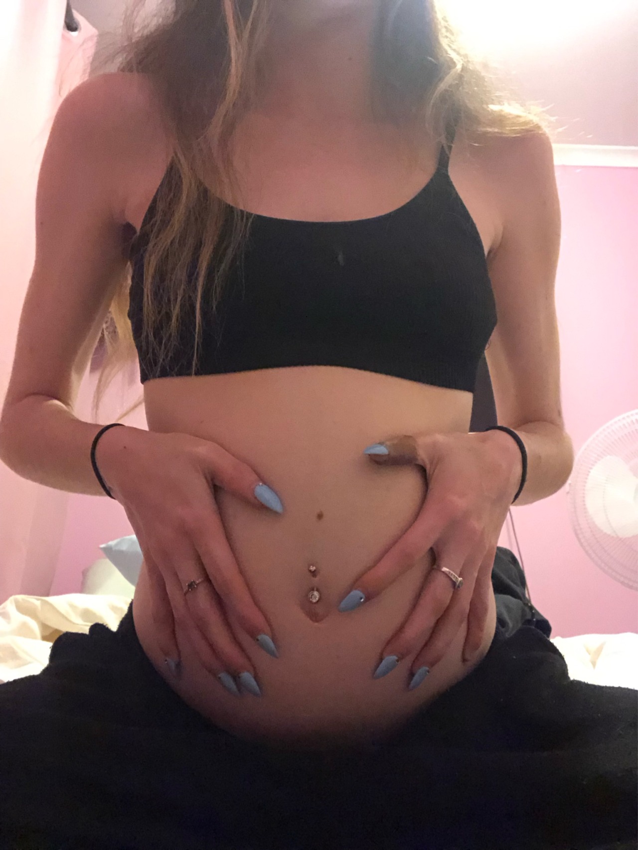bloatedbelly424:Orb Belly 🤤🤤 My belly is so heavy on my small frame 🤤🤤