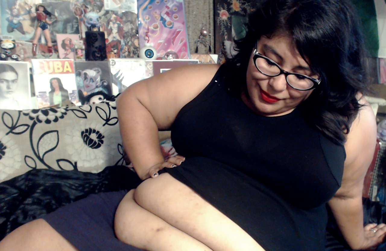 hantisedeloubli:  kristineirl:  fat girls with huge arms, discolorations, and double