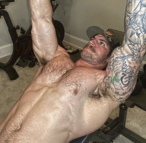 athleticbrutality:  adonisbeef:  AdonisBeef