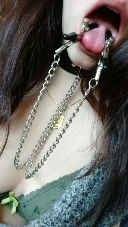 a-baby-giraffe:  Would you like to see my tongue Sir? 🔒❣ Please don’t remove caption