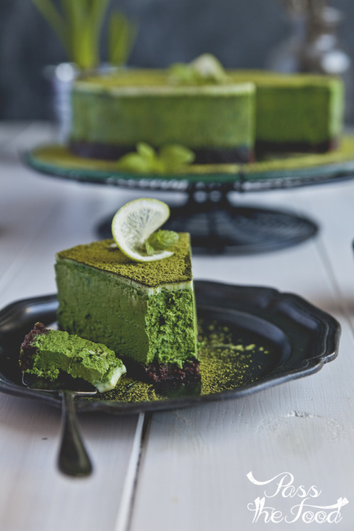 foodiebliss:  Matcha Cheesecake  Source: Pass The Food  Where food lovers unite.   