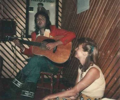 paulandlindadaily:Paul and Linda at Ronnie Wood’s house, 1973. Photographed by Tony Sanchez.