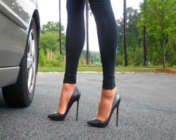 babes-on-heels:  Babe On Heels