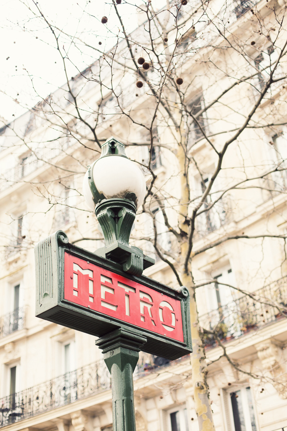 cold-hearted-snake:  annstreetstudio:  A Parisian getaway for quiet reflection on