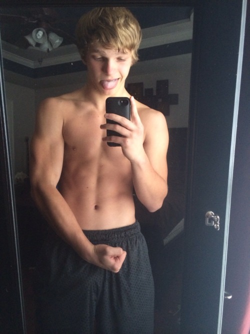 Porn Pics just-a-twink-again:  joelk1691:  If you’re