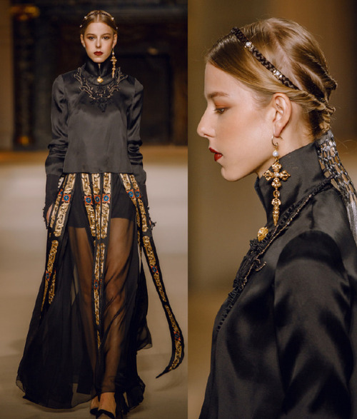 fuckyeahchinesefashion:Heaven Gaia S/S Paris 2019 | Designer Xiong Ying / xiur 熊英 | PartⅡ 