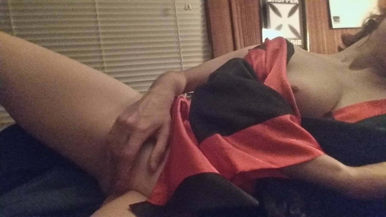 wearmedowntobones:  Tease me 