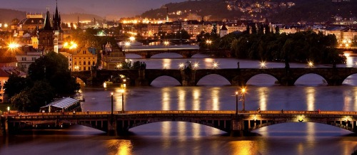 misispy:Still raining… part 3Prague, the Czech republic (2 june 2013)Metro is closed, schools are cl