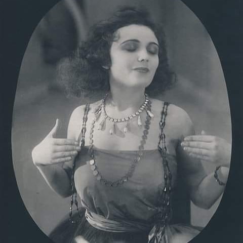 Pola Negrihttps://painted-face.com/