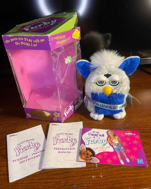 Millennium Furby V1 tested and working brand new condition removed from his box to test, comes with 