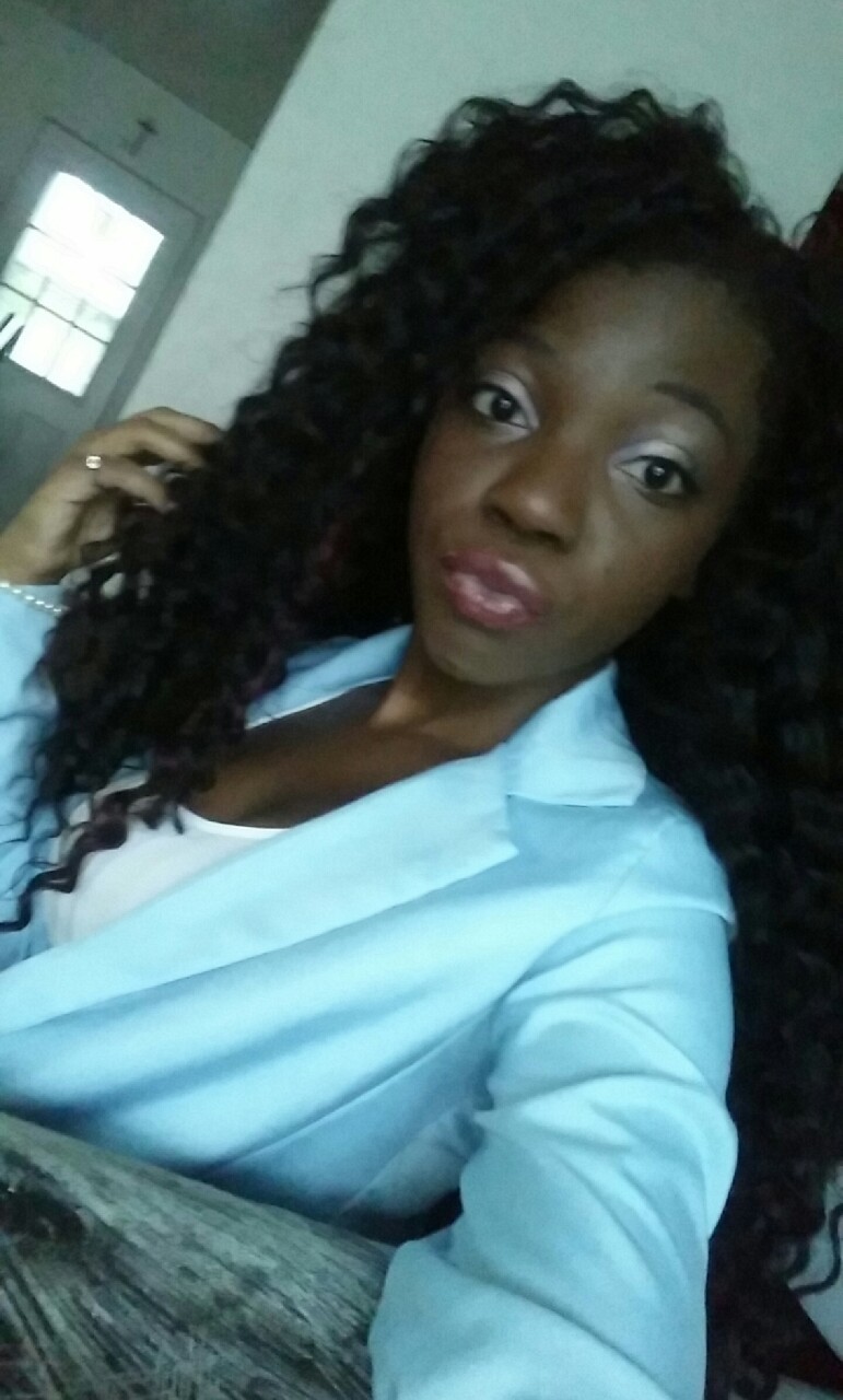 theeemvp:  Just a Brown girl, happy blackout!!😁😁😍💋❤