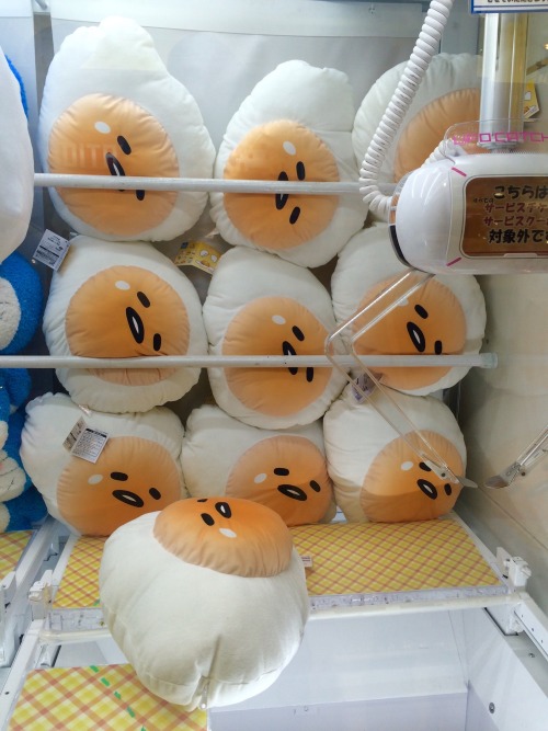 tokyogems:more gudetama in ufo catchersゲームセンターに入るとぐでたまばっか 笑