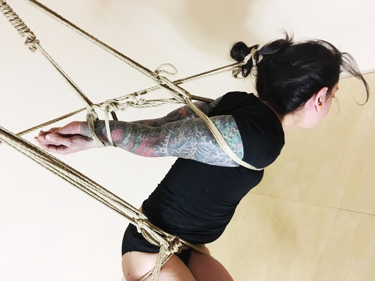 patfosterinropes:       Strappado for me Rigger @maestrobd  Bunny me Pavia Shibari