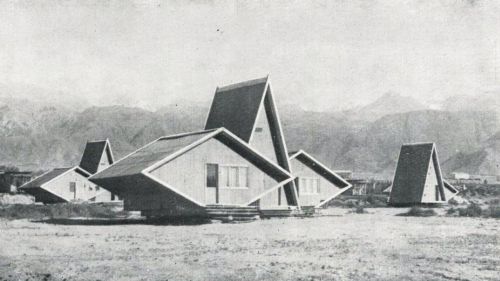 jeroenapers:  Opvallende huisjes bij het Kirgizische Issyk-Kul rond 1970.