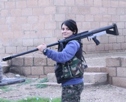 bijikurdistan:  Jan 2 a Kurdish Female Fighter of the YPG shortly before fighting against ISIS today in Kobane