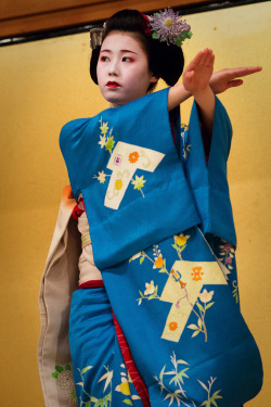 okiya:  Maiko Chisako, Gion Kobu Gion Corner-2 (by www.edufiend.com)