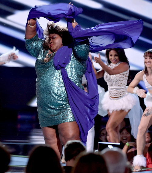 dynastylnoire:empiresource:Gabourey Sidibe performs during the 2015 Teen Choice Awards pt 2YESSSSSSS