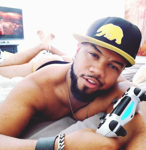 Gaymer Selfies - Black and Yellow Realness! So Thick and Sexy in all the Right Places! 