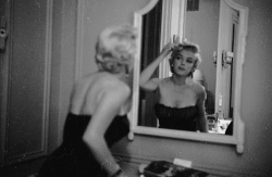 normajeaned:   Marilyn Monroe photographed