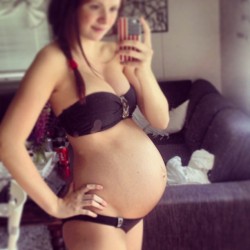  More pregnant videos and photos:  prego