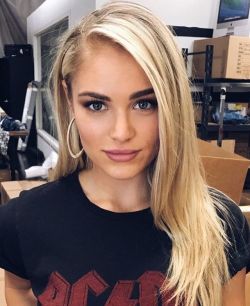 beautyloverfan:  Michelle Randolph