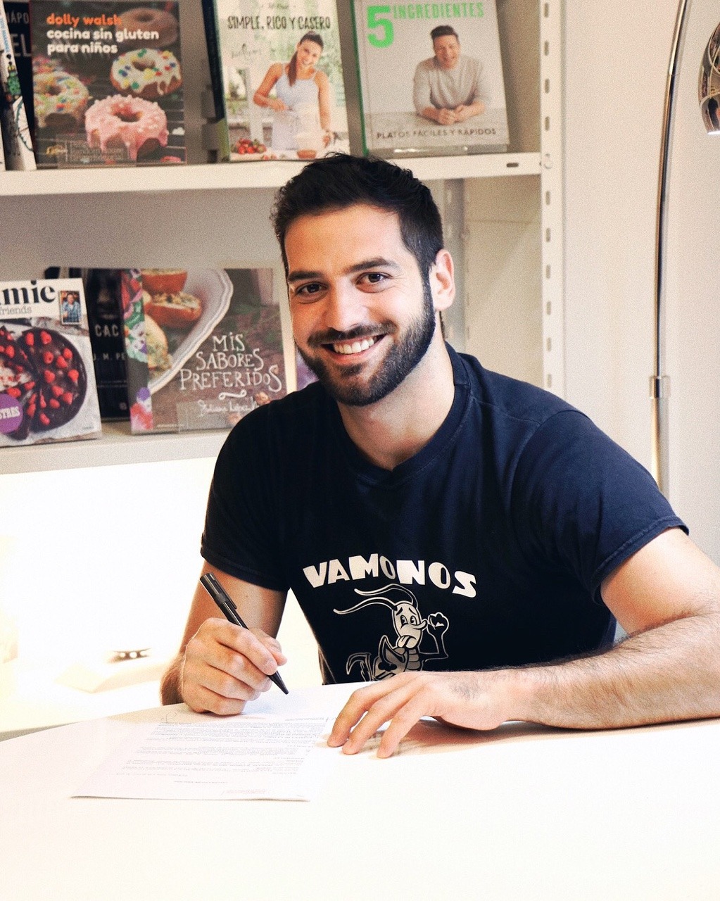 luz-natural:He cooks, and now he launches his first book @alandisavia