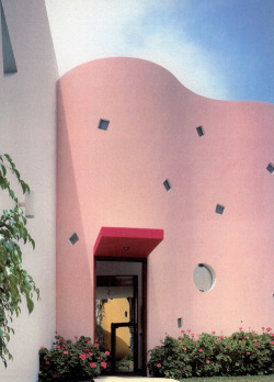 eytys:  Casa Los Andes in Lima, Peru. By Arquitectonica, 1984. Via AQQ.