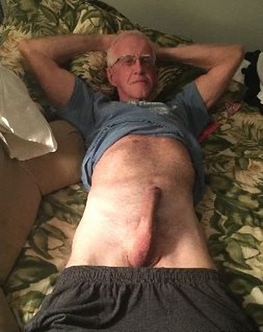 ortis354:  jay5880:  Sexy grandpa!!!  Quiero un abuelo así