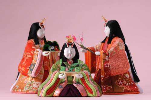 maihanami:Absolutely adorable hinamatsuri style dolls from Mataro-Doll.The precious junihitoe… and t