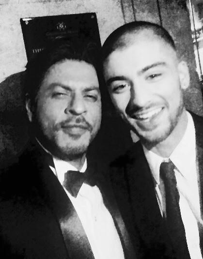 keepingupwithzayn:@iamsrk: This kid is so cool. May Allah bless him. Dinner time at the Asian Awards