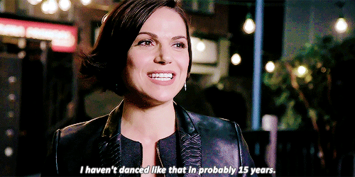 ouatcastdaily:We see the Evil Queen dance for the first time in a very sort of fun, seductive, Fosse